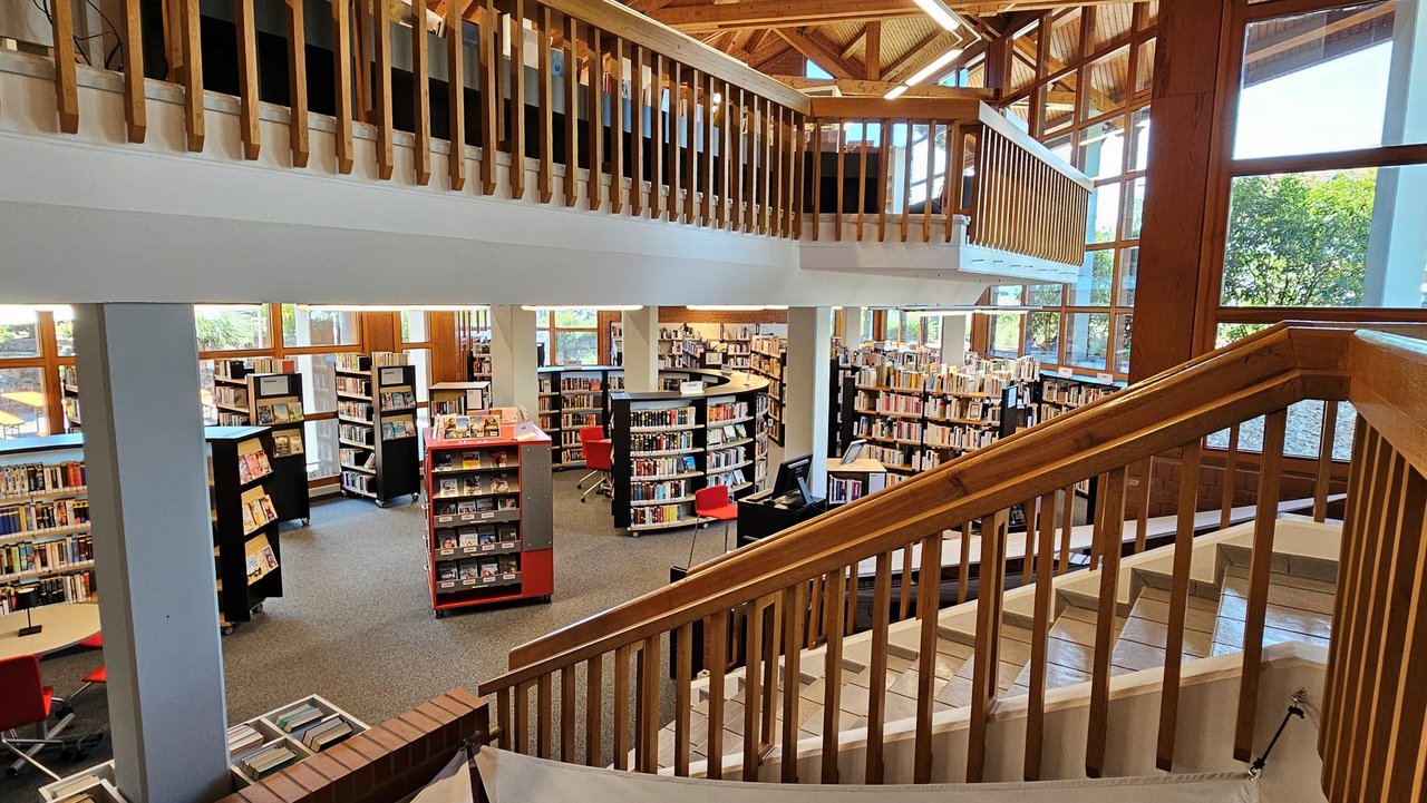 Auf diesem Bild sehen Sie die Stadtbibliothek Waghäusel