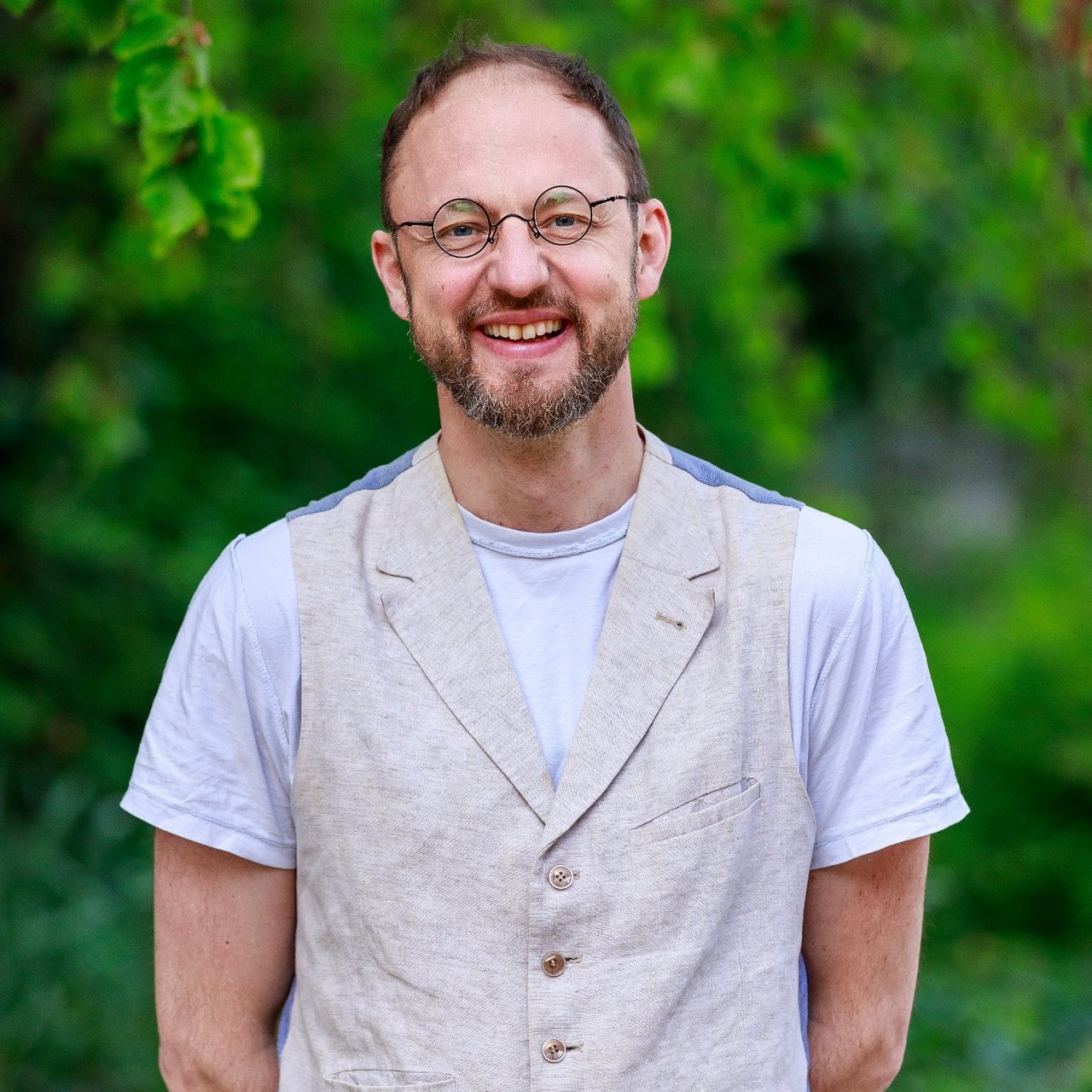 Auf diesem Bild sehen Sie Josua Straß.