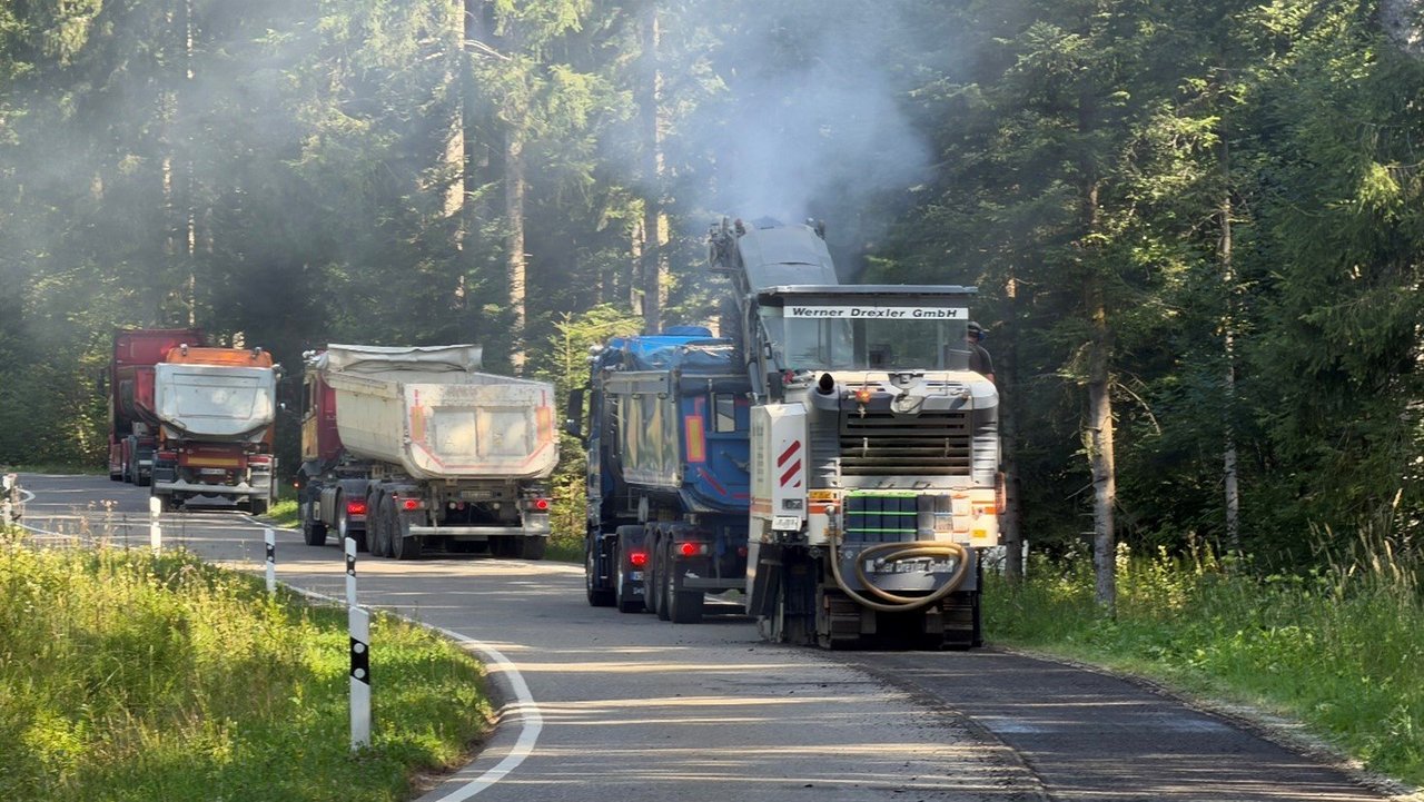 Fräsen/Ausbau der Asphaltdeckschicht