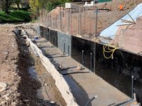 Betonage der Fundamente für das Traggerüst