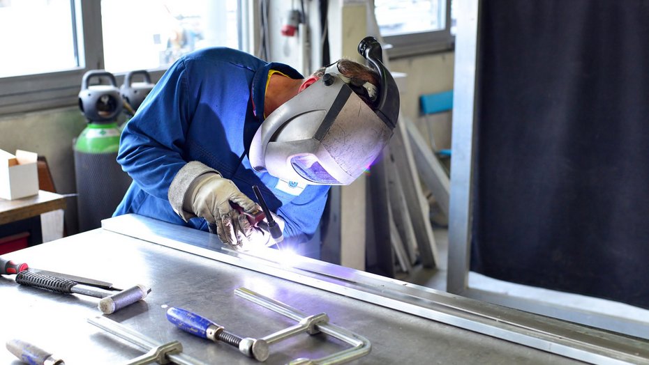 Schweißer bei der Arbeit Schweißer bei der Arbeit ©industrieblick - fotolia.com