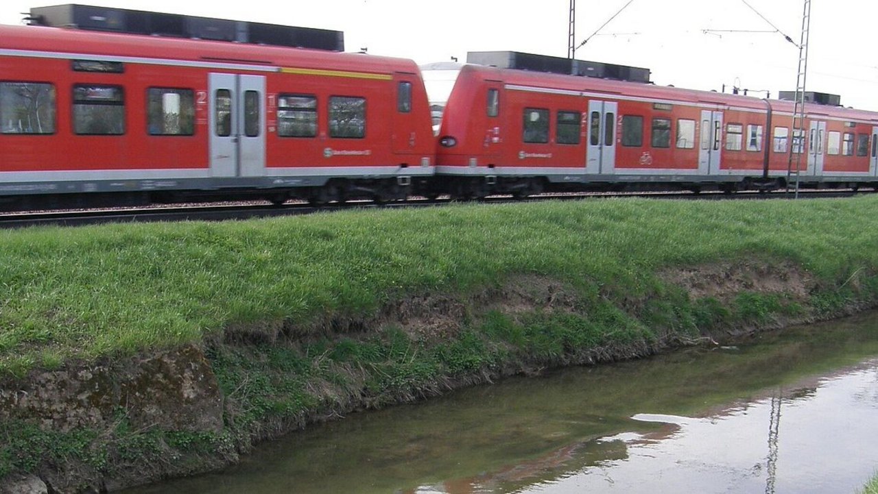 Leimbach in Wiesloch (Blick in Fließrichtung) im Bereich der Kläranlage