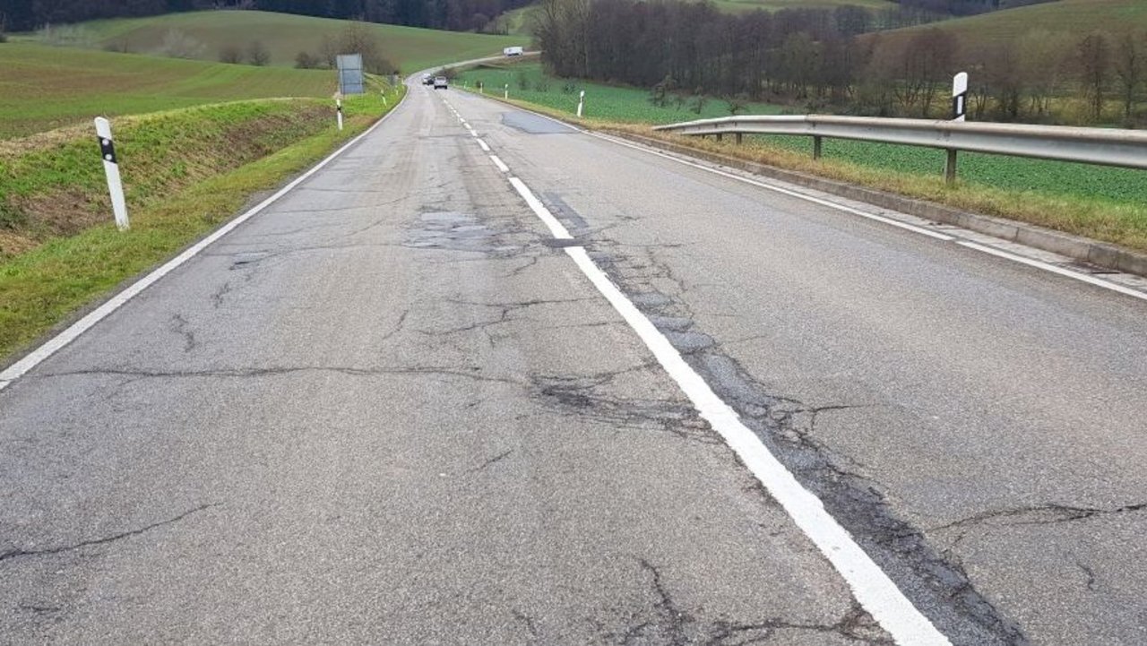 Fahrtrichtung Wiesenbach-Langenzell Auf diesem Bild sehen Sie die Fahrbahn Fahrtrichtung Wiesenbach-Langenzell