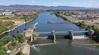 Neckarbrücke Blick auf Wehr Ladenburg mit dahinterliegenden Brückenpfeilern - Blickrichtung Ost