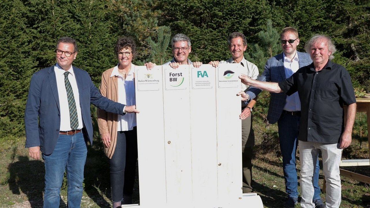 Symbolischer Sperrenbau am 18.10.2023 bei der Auftaktveranstaltung