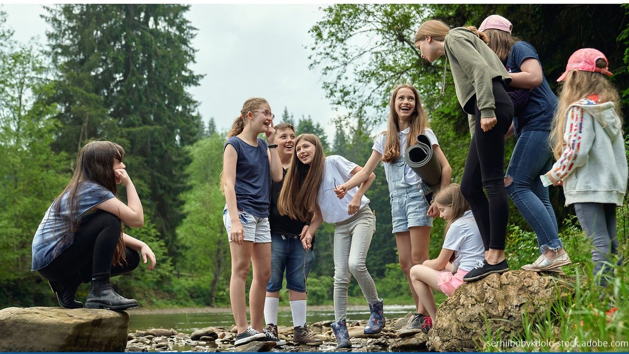 Auf diesem Bild sehen Sie das Plakat mit der Aufschrift Deutscher Jugend-Naturschutzpreis 2025
