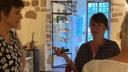 Regierungspräsidentin erhält Einblicke in die Geschichte der Pharmazie im Deutschen Apotheken-Museum.