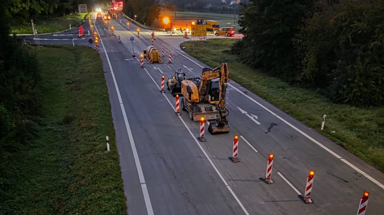 Es ist eine Straße - Bauabschnitt 3 Neckargerach zu sehen