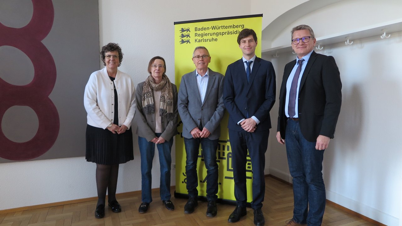 Ernennung Niederbühl: vlnr. Regierungspräsidentin Sylvia M. Felder; Regierungsvizepräsidentin Gabriela Mühlstädt-Grimm; Reinhard Niederbühl; Oberregierungsrat Sebastian Stein; Abteilungspräsident Markus Rothfuß