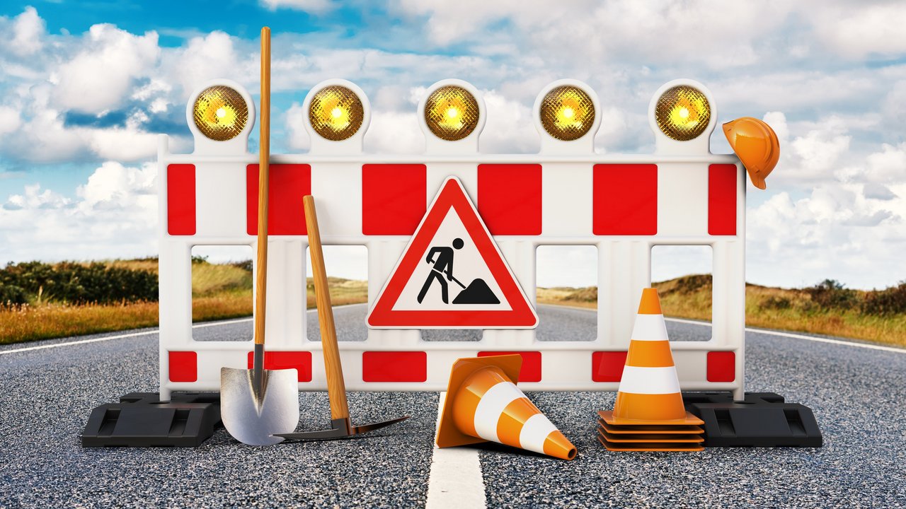 Bild zeigt Baustellenschilder