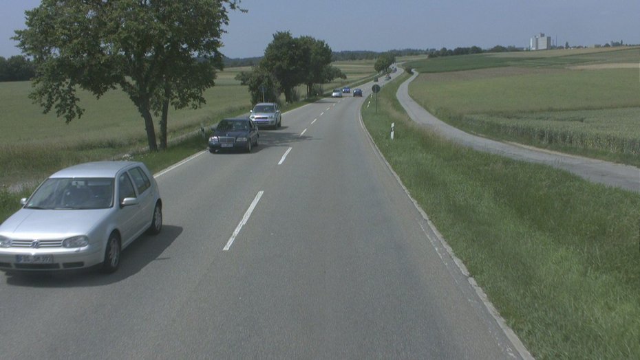 Routinemäßige Befahrung des Betriebsdienstes auf der L 355b in Richtung Westen