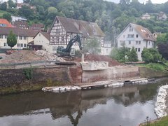 Auf diesem Bild sehen Sie den Abbruch der Widerlagerbank