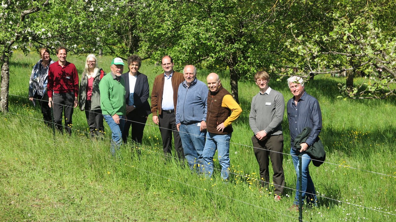 Teilnehmer, v.l.n.r.: Beate Gröbert, Patrick Schreieck, Dr. Kirsten Köppler, Wolfgang Jirasek, Regierungspräsidentin Sylvia M. Felder, Bürgermeister Tobias Borho, Hans-Martin Flinspach, Dr. Ulrich Kraft, Dr. Tassilo Keiber, Andreas Löber