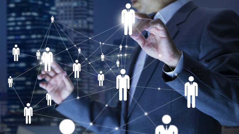 Unternehmensadministrator in Aktion von Unternehmensorganisation auf einem virtuellen Dashboard Unternehmensadministrator in Aktion von Personal- oder Personalplanung oder Unternehmensorganisation auf einem virtuellen Dashboard.