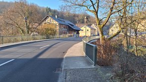 Hardtbrücke über die Gewässer Seckach und Kirnau.