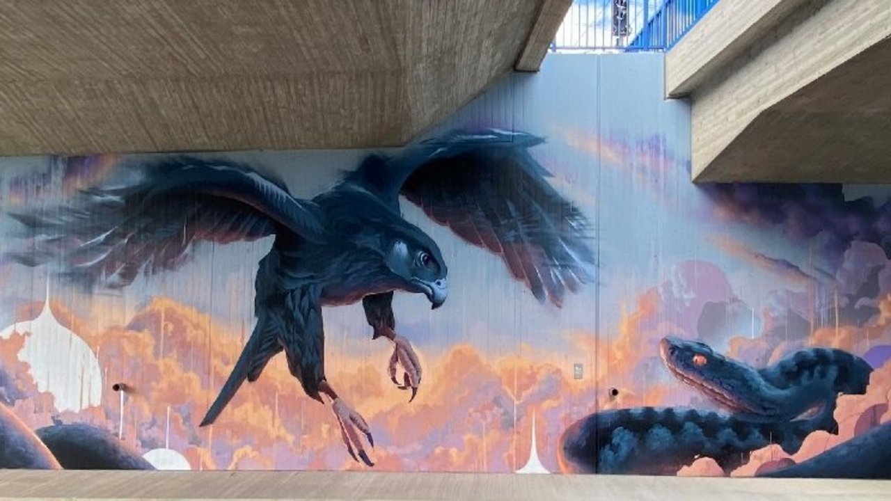 Wolkengraffiti mit Sonnenaufgang