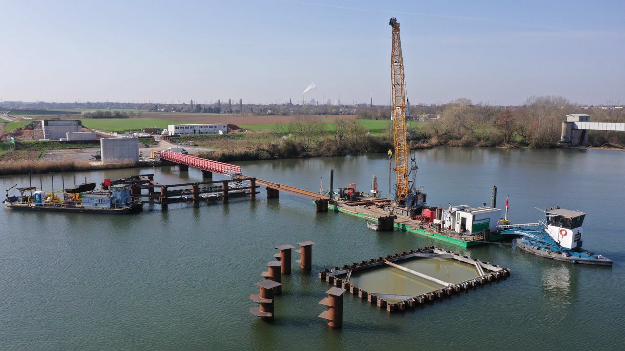 Neckarbrücke Hilfssteg im Bau – Blickrichtung Südwest