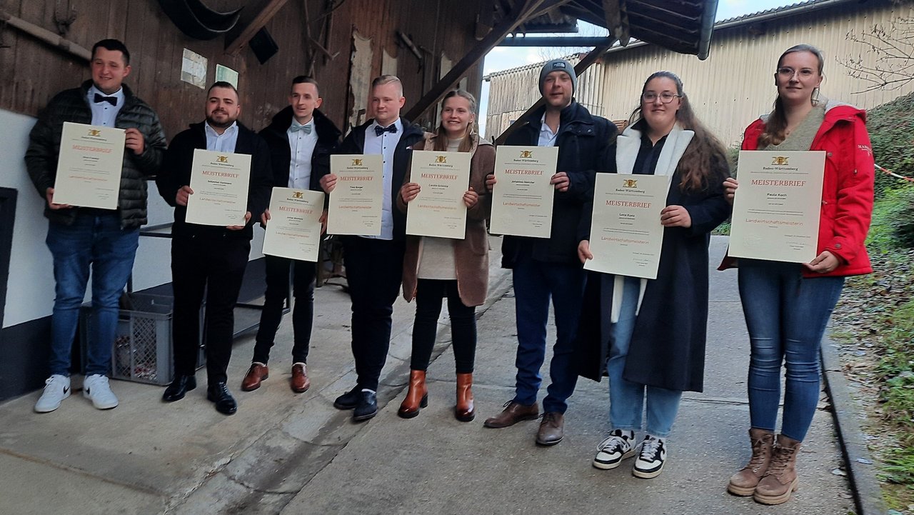 Acht Meisterinnen und Meister aus dem Regierungsbezirk Karlsruhe freuten sich über ihre Meisterbriefe.