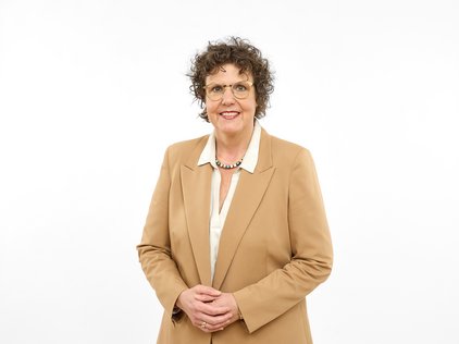 Sylvia M. Felder, Portrait 03