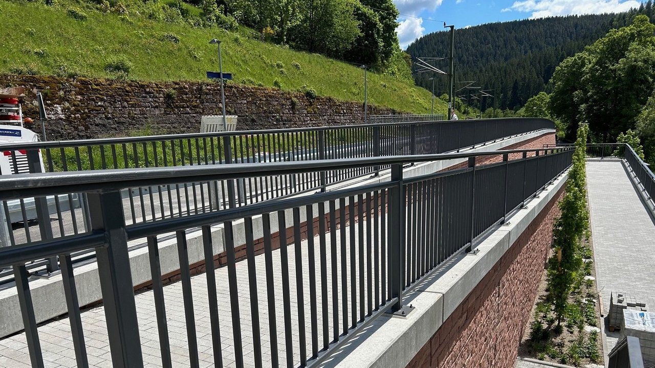 Die neue Rampenanlage an der Haltestelle Friedrichstal Die neue Rampenanlage an der Haltestelle Friedrichstal