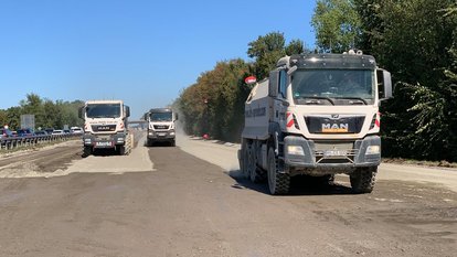 Fahrzeugeinsatz Fahrzeugeinsatz - drei Lkw auf einer Baustelle