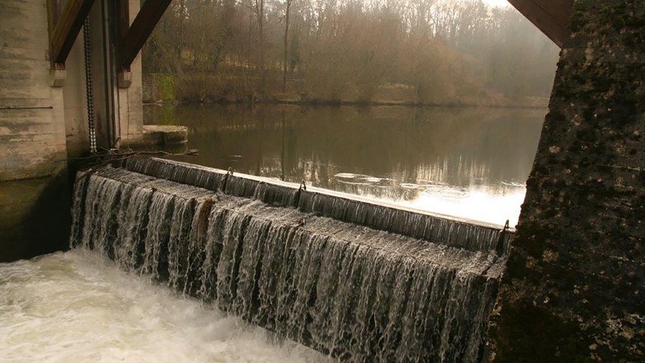 Wehr einer Wasserkraftanlage Wehr einer Wasserkraftanlage