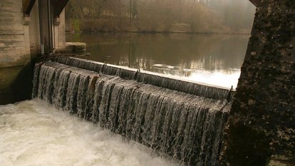 Wehr einer Wasserkraftanlage Wehr einer Wasserkraftanlage