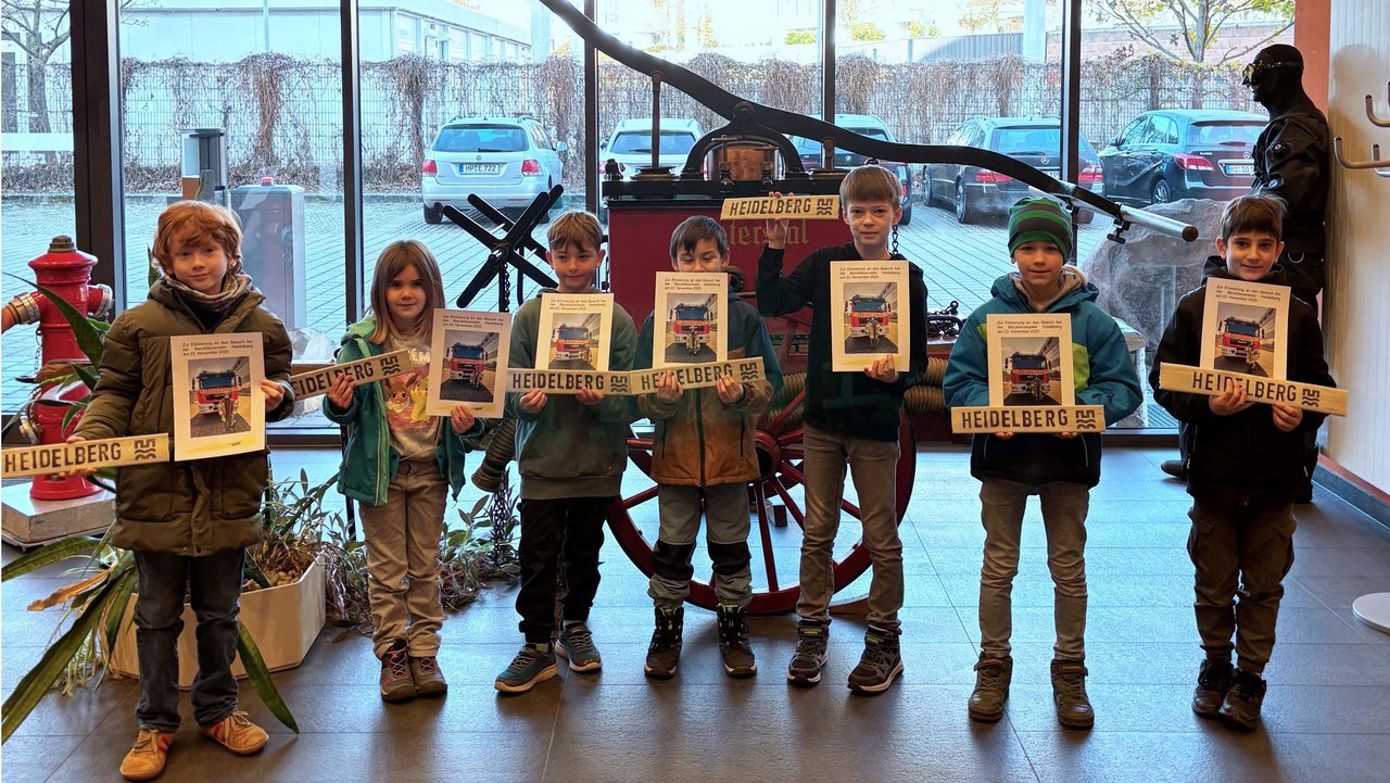 HEISS AUF LESEN-Gewinnergruppe bei der Berufsfeuerwehr Heidelberg