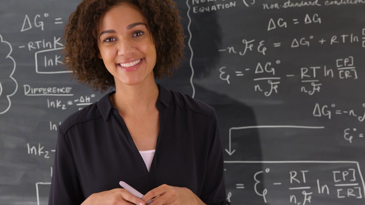 Lehrerin an der Tafel