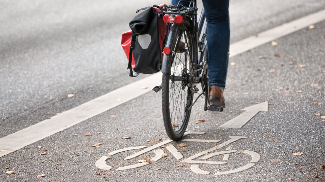 Fahrradfahrer auf einem Radweg