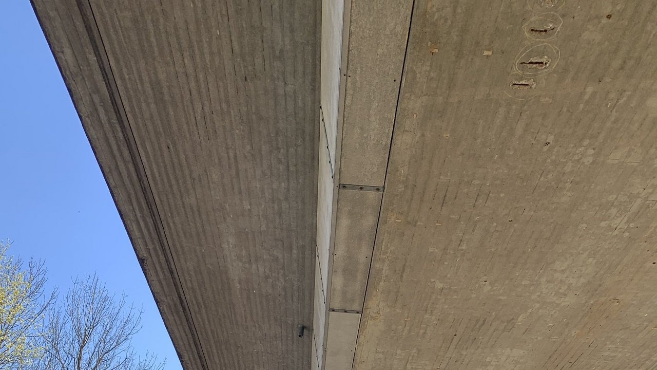 Die sanierungsbedürftige Brücke über die B 3 bei der Abfahrt Wiesloch-Nord Die sanierungsbedürftige Brücke über die B 3 bei der Abfahrt Wiesloch-Nord