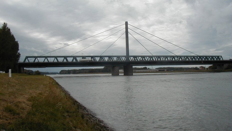 Rheinbrücke zwischen Karlsruhe und Maxau
