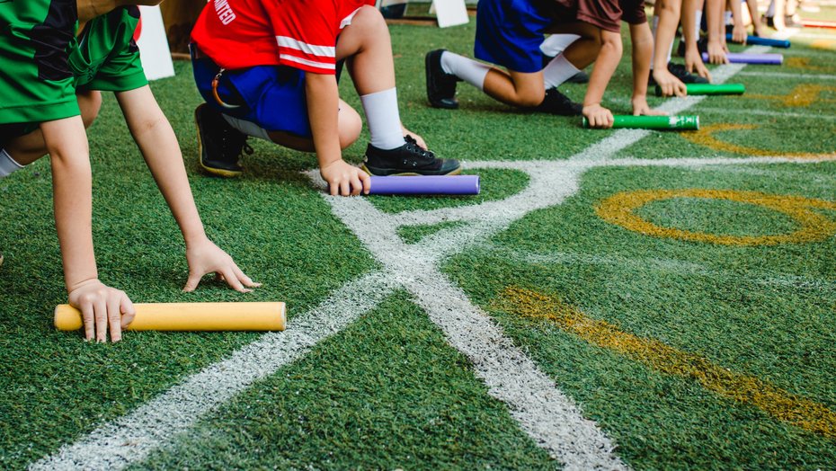 Schüler beim Staffellauf Schüler beim Start für den Staffellauf