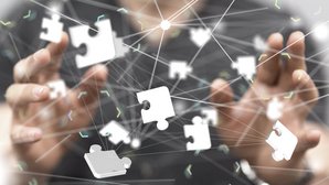 Zuständigkeiten Weiße, miteinander vernetzte Puzzleteile